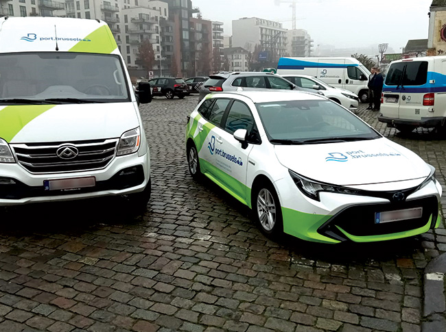 lettrage covering et carwrapping vehicules par TAPTAP Belgique